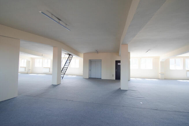 Lokal użytkowy, handlowo – usługowy o powierzchni 1655 m2