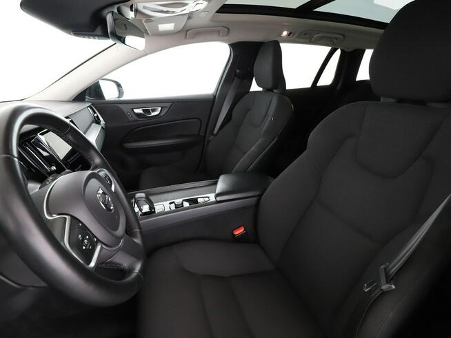 Volvo V60 mHEV automat full LED navi klima auto virtual cocpit grzane fotele