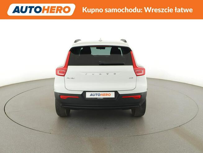 Volvo XC 40 automat, virtual, full led, niski przebieg, kamera, pdc