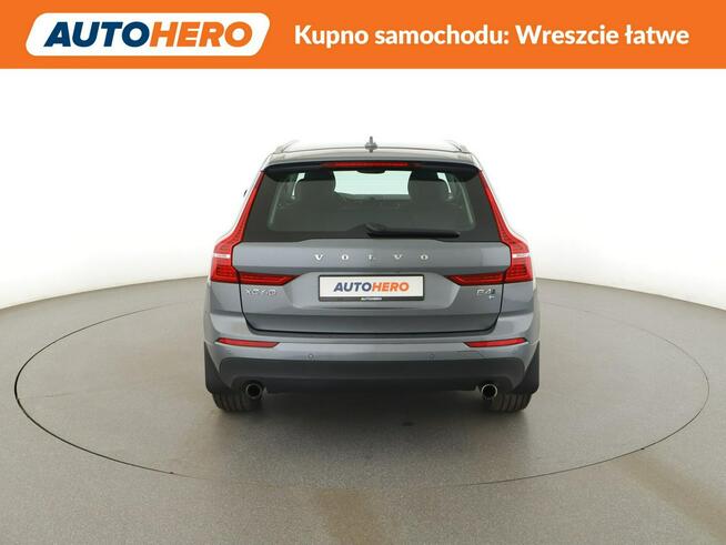 Volvo XC 60 Momentum B4(mHEV) automat AWD navi kamera tempomat LED