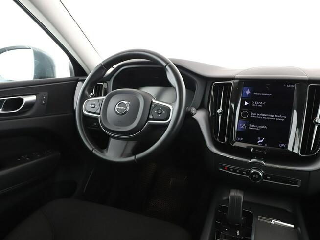 Volvo XC 60 Momentum B4(mHEV) automat AWD navi kamera tempomat LED
