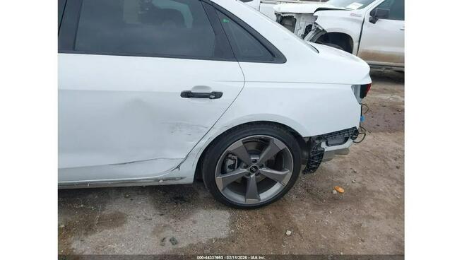 Audi A4 / bogata wersja / Quattro / S-Line /