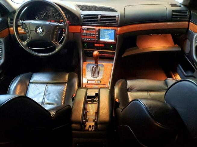 BMW 740 / 4.4 286KM / automat / niski przebieg /