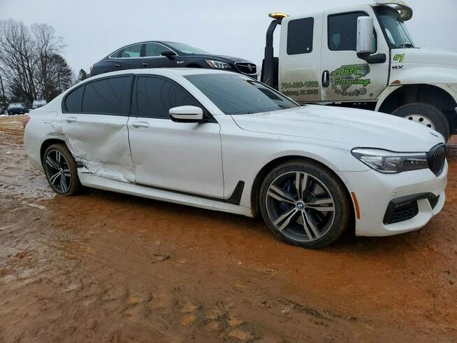BMW 740 / Head Up / M-pakiet / niski przebieg /