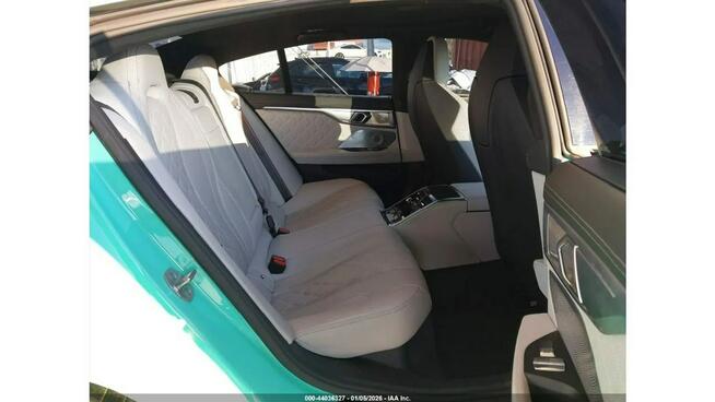 BMW M8 / Individual / mint-grün / Bowers & Wilkins / Lasery / GranCoupe /