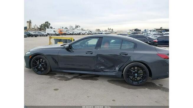BMW M8 / xDrive / M-Pakiet / 4.4 530 KM / virtual cockpit / niski przebieg /