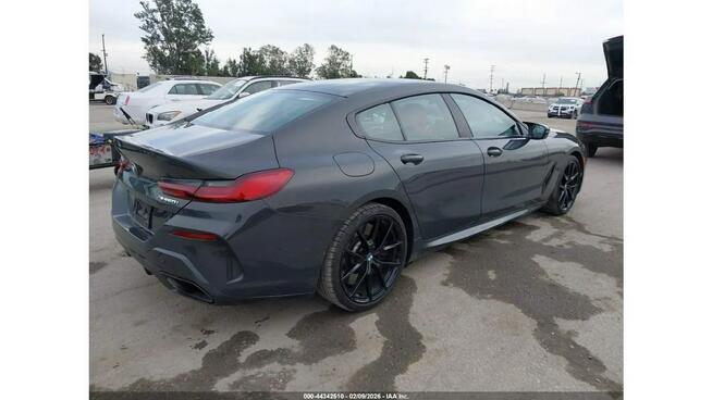BMW M8 / xDrive / M-Pakiet / 4.4 530 KM / virtual cockpit / niski przebieg /
