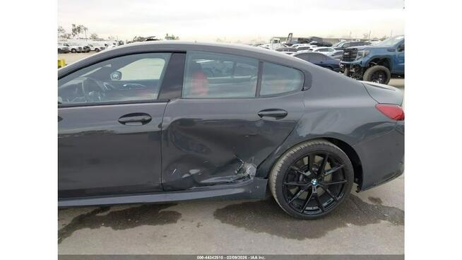 BMW M8 / xDrive / M-Pakiet / 4.4 530 KM / virtual cockpit / niski przebieg /