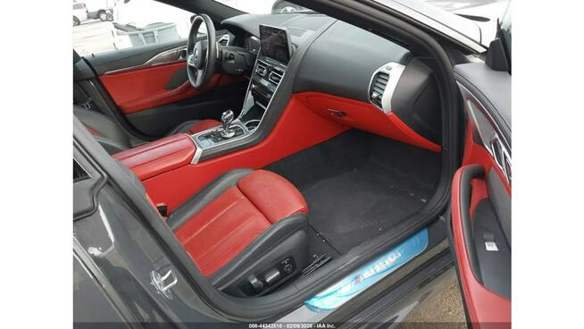 BMW M8 / xDrive / M-Pakiet / 4.4 530 KM / virtual cockpit / niski przebieg /