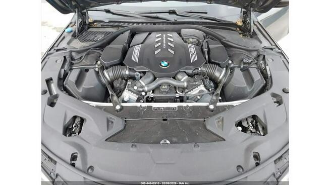 BMW M8 / xDrive / M-Pakiet / 4.4 530 KM / virtual cockpit / niski przebieg /