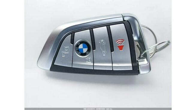 BMW M8 / xDrive / M-Pakiet / 4.4 530 KM / virtual cockpit / niski przebieg /