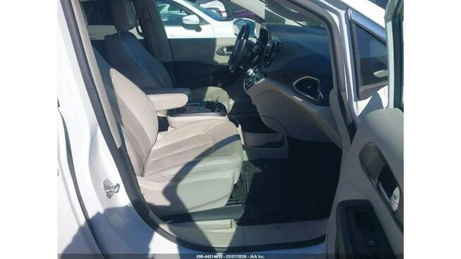 Chrysler Pacifica / BENZYNA / 3.6 287KM / niski przebieg /