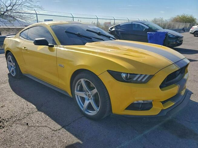 Ford Mustang / 5.0 / niski przebieg /