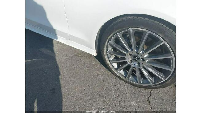 Mercedes C 300 / 2.0 258KM / niski przebieg / automat /