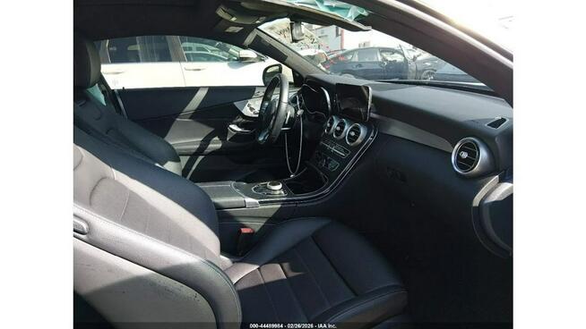 Mercedes C 300 / 2.0 258KM / niski przebieg / automat /
