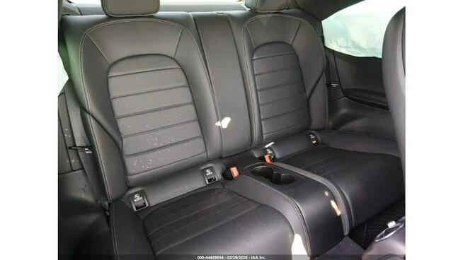 Mercedes C 300 / 2.0 258KM / niski przebieg / automat /