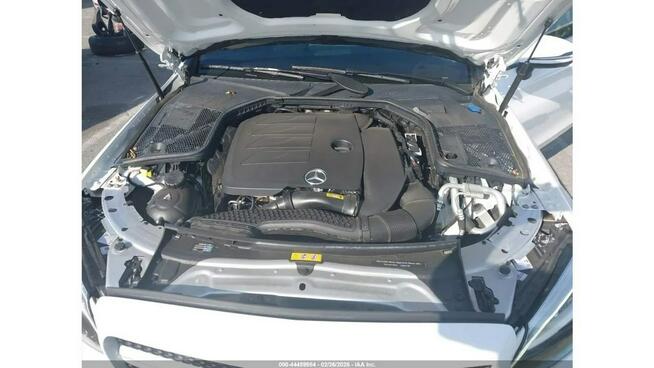 Mercedes C 300 / 2.0 258KM / niski przebieg / automat /