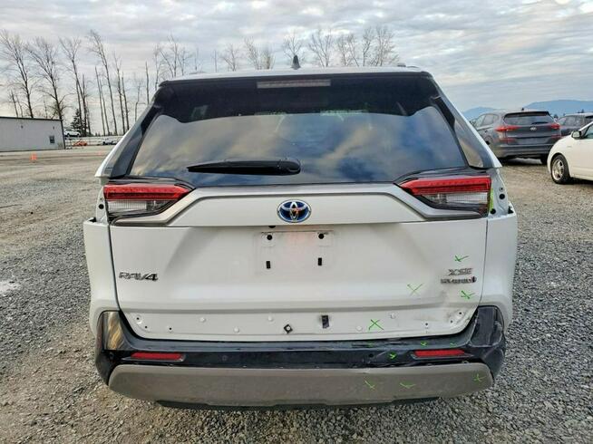Toyota RAV-4 / HYBRYDA / 4x4 / bogate wyposażenie / niski przebieg /