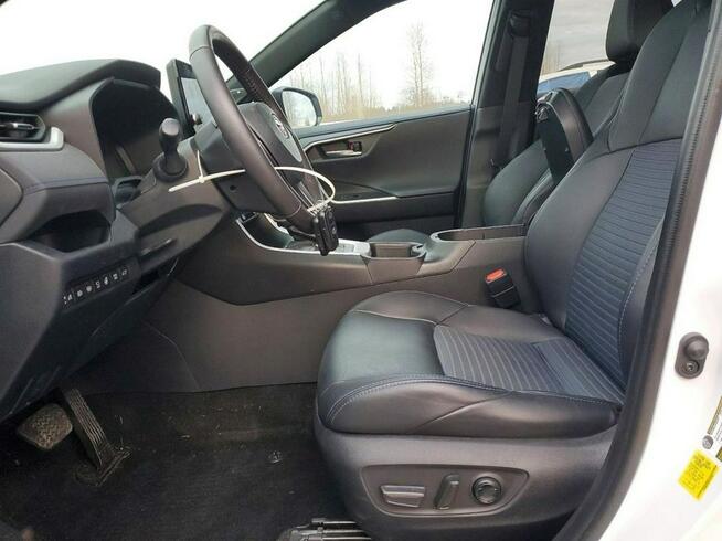 Toyota RAV-4 / HYBRYDA / 4x4 / bogate wyposażenie / niski przebieg /