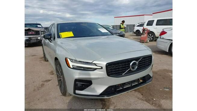 Volvo S60 / 2.0 250KM / Bogate wyposażenie / niski przebieg /