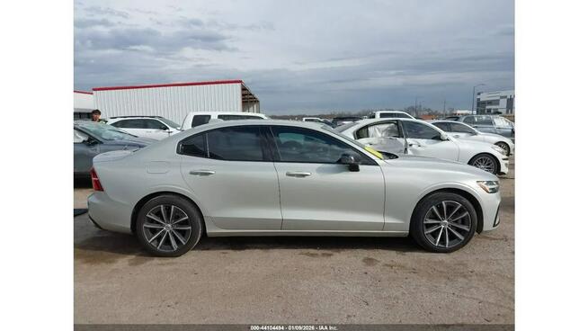 Volvo S60 / 2.0 250KM / Bogate wyposażenie / niski przebieg /