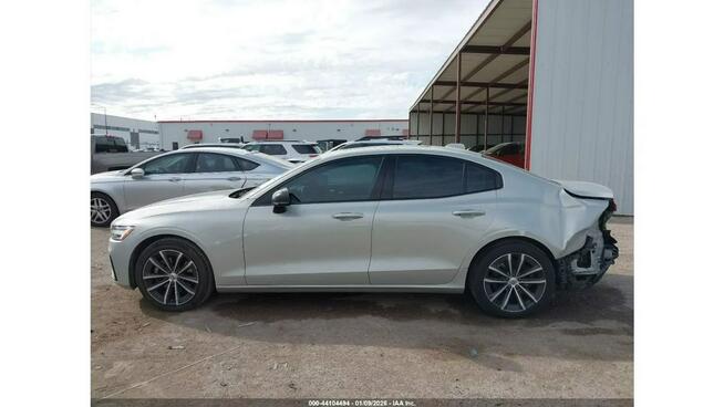 Volvo S60 / 2.0 250KM / Bogate wyposażenie / niski przebieg /