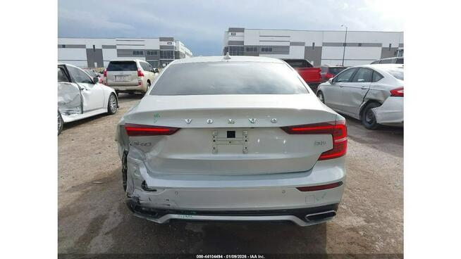 Volvo S60 / 2.0 250KM / Bogate wyposażenie / niski przebieg /