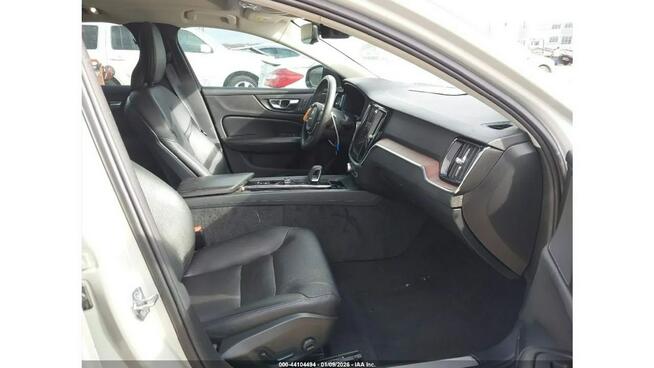 Volvo S60 / 2.0 250KM / Bogate wyposażenie / niski przebieg /