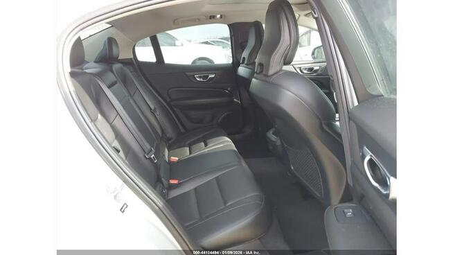 Volvo S60 / 2.0 250KM / Bogate wyposażenie / niski przebieg /