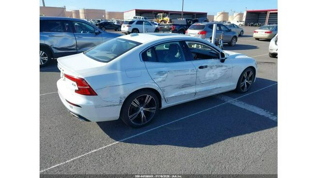 Volvo S60 / T5 INSCRIPTION / niski przebieg /
