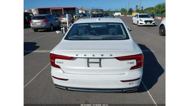 Volvo S60 / T5 INSCRIPTION / niski przebieg /