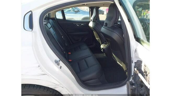 Volvo S60 / T5 INSCRIPTION / niski przebieg /