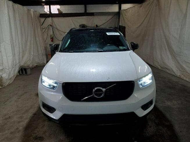 Volvo XC 40 / 4x4 / 2.0 247KM /