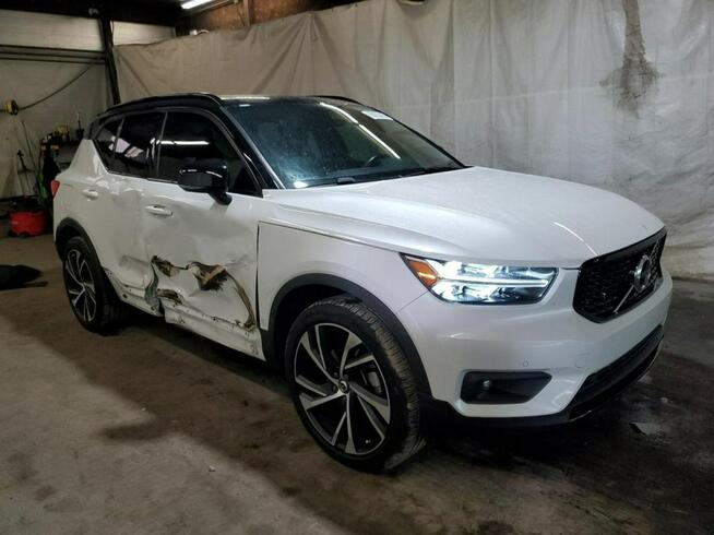 Volvo XC 40 / 4x4 / 2.0 247KM /