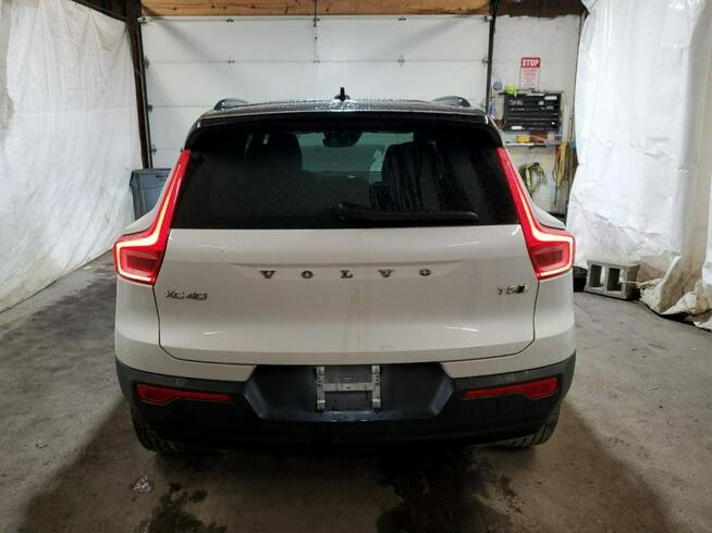 Volvo XC 40 / 4x4 / 2.0 247KM /