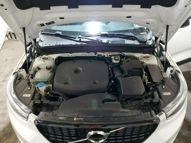 Volvo XC 40 / 4x4 / 2.0 247KM /