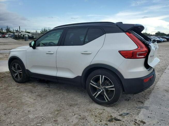Volvo XC 40 / 2.0 250KM / 4x4 / Bogate wyposażenie /