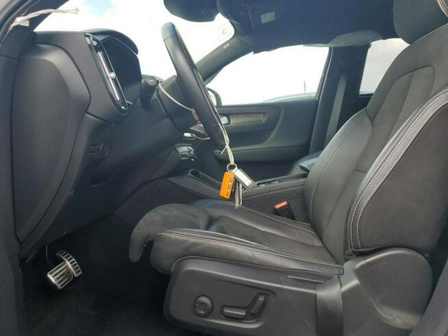 Volvo XC 40 / 2.0 250KM / 4x4 / Bogate wyposażenie /