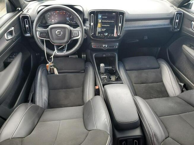 Volvo XC 40 / 2.0 250KM / 4x4 / Bogate wyposażenie /