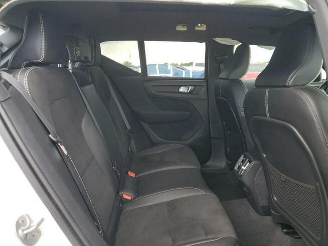 Volvo XC 40 / 2.0 250KM / 4x4 / Bogate wyposażenie /