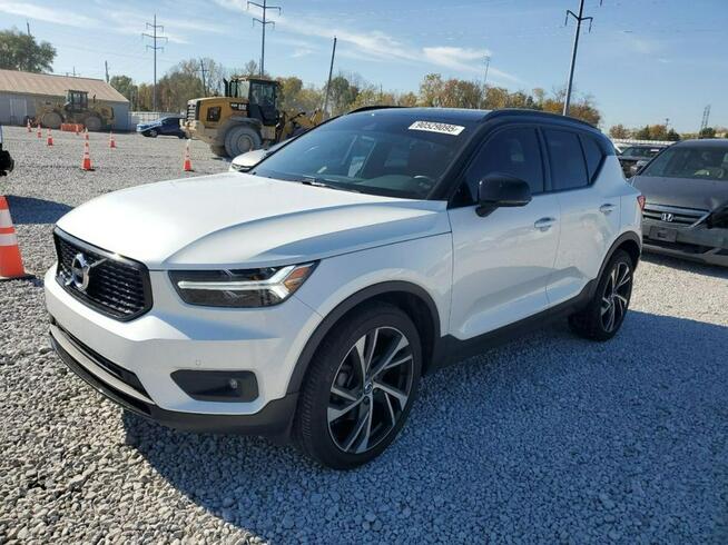 Volvo XC 40 / T5 R-DESIGN / 4x4 / niski przebieg /
