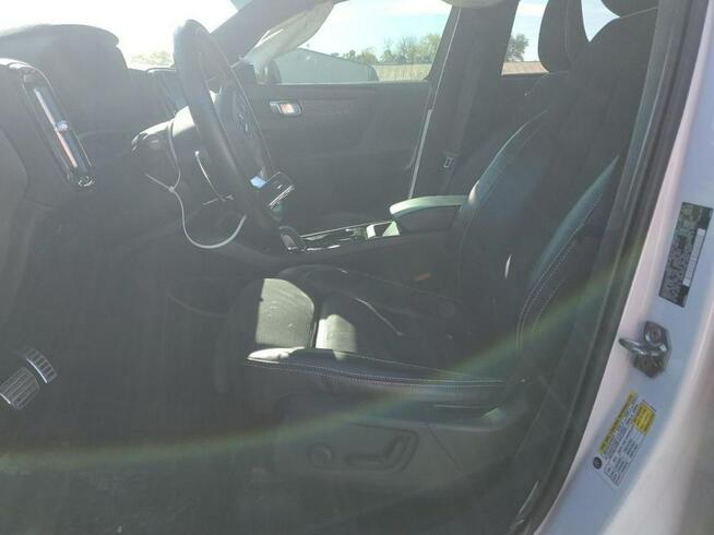 Volvo XC 40 / T5 R-DESIGN / 4x4 / niski przebieg /