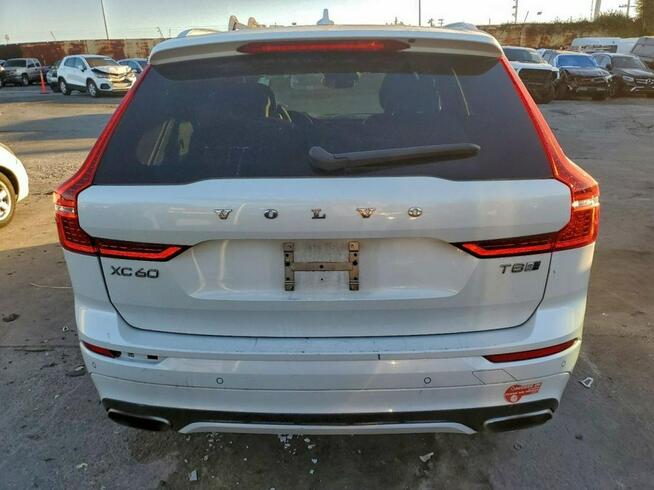 Volvo XC 60 / PLUG-IN / 4x4 / Bogate wyposażenie /