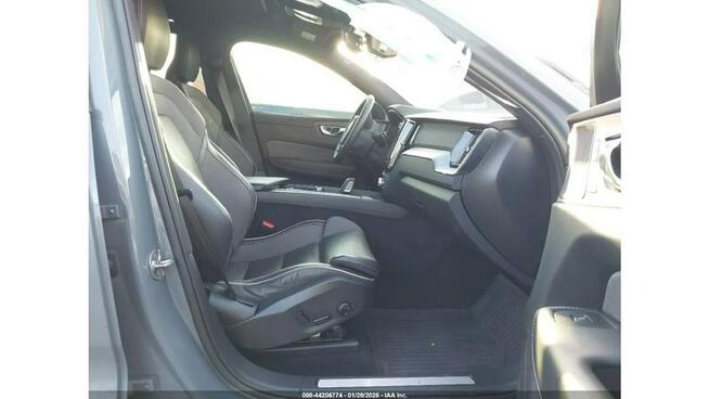 Volvo XC 60 / B5 R-DESIGN / Virtual cockpit / niski przebieg /
