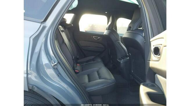 Volvo XC 60 / B5 R-DESIGN / Virtual cockpit / niski przebieg /