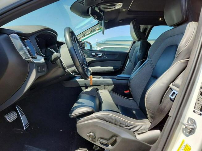 Volvo XC 60 / AWD / bogata wersja / niski przebieg