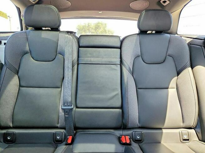 Volvo XC 60 / AWD / bogata wersja / niski przebieg