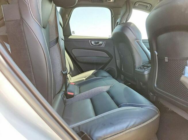 Volvo XC 60 / AWD / bogata wersja / niski przebieg