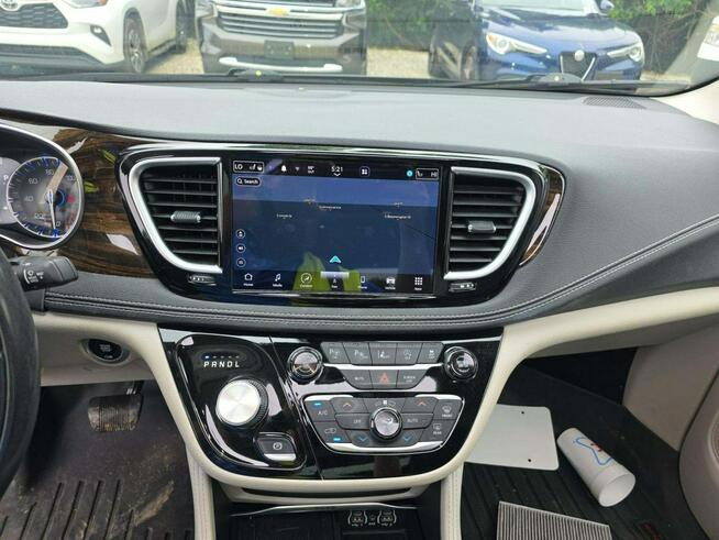 Chrysler Pacifica LIMITED / mała szkoda / niski przebieg