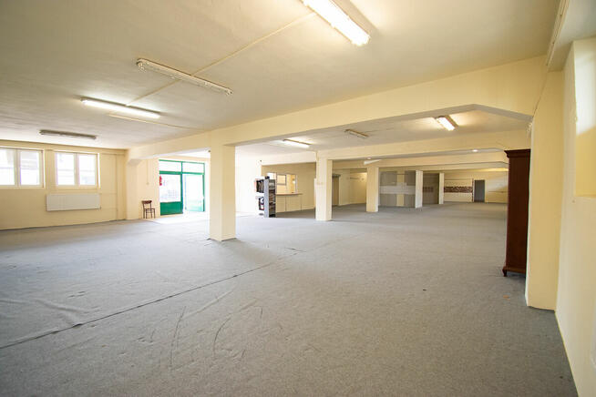 Lokal użytkowy, handlowo – usługowy o powierzchni 1655 m2